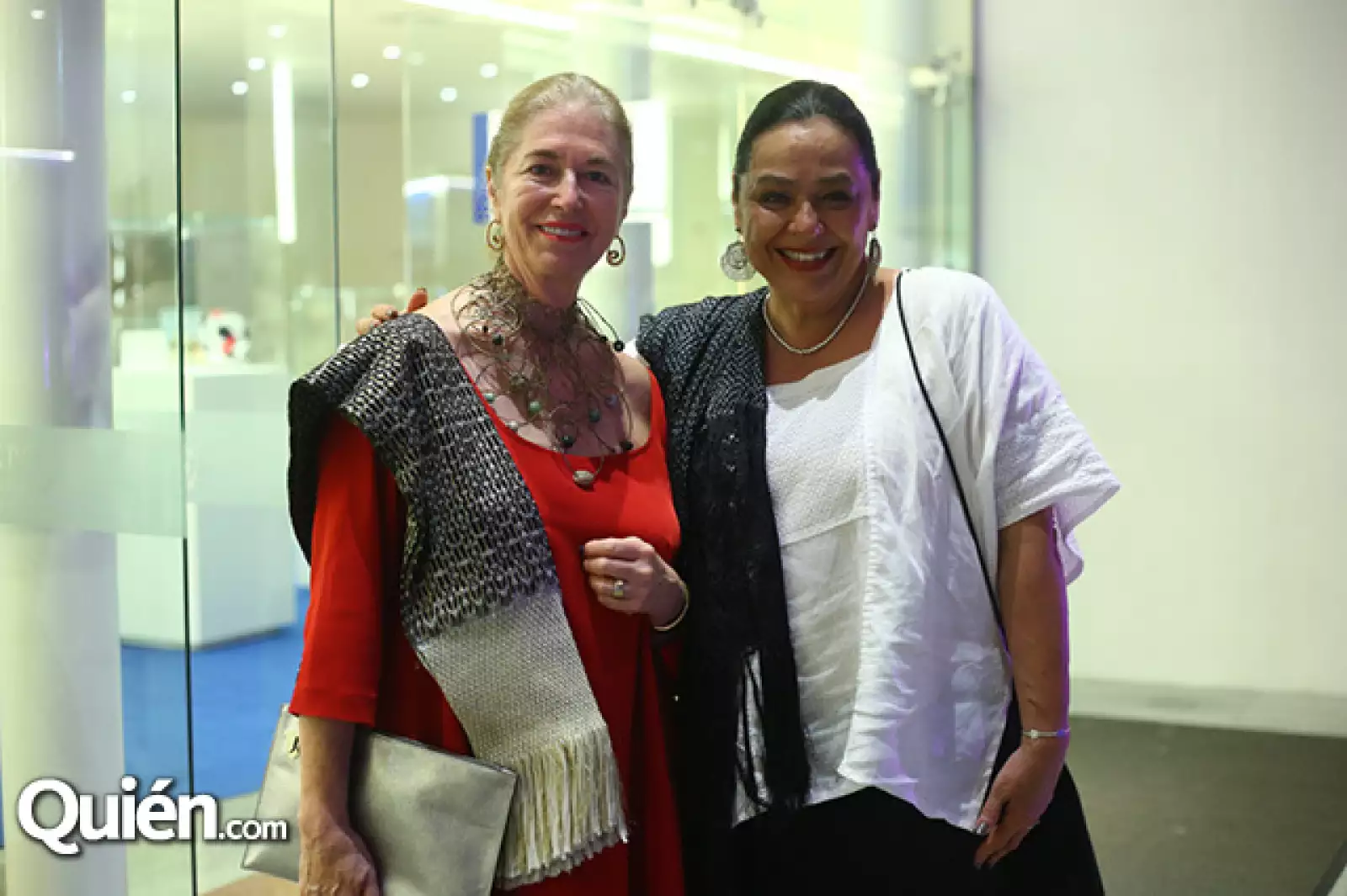 Donna Braune,Carmen Gaitán