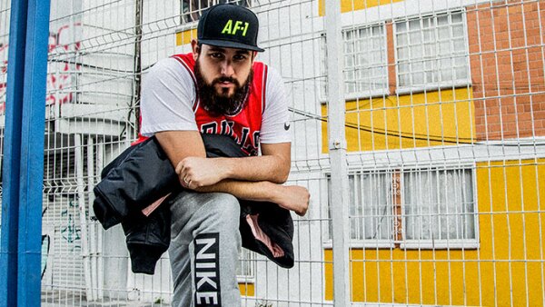 Pery Meza, jugador profesional de Los Capitanes; Diego Alfaro, Smithe y Danger son representantes de la campaña.