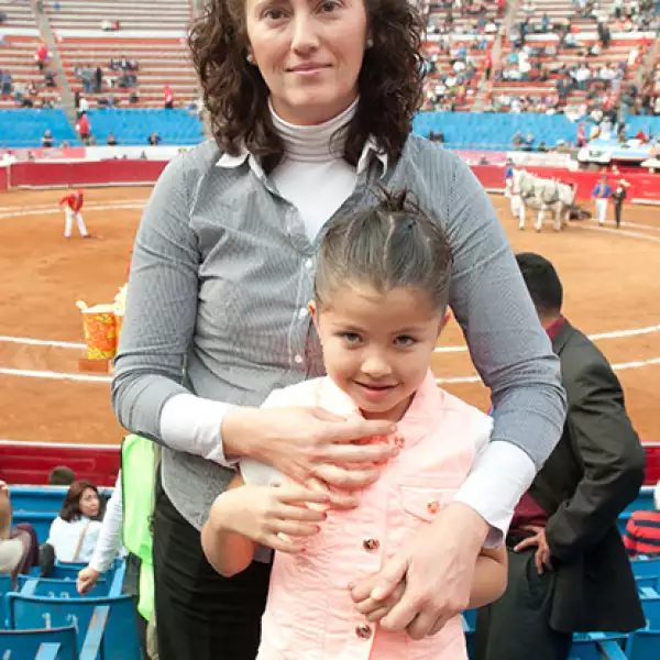 Claudia Puente y Hannia Contreras