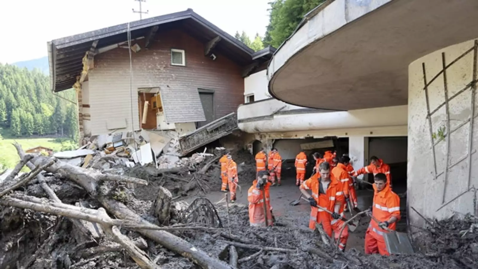 labores de limpieza en huttau, austria