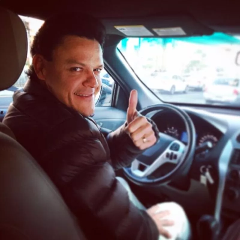 Una fuente aseguró a People en Español que el protagonista de "Hasta el fin del mundo" dejará las grabaciones por supuestos celos de su familia.