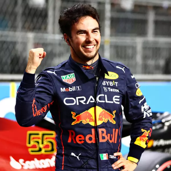 El piloto originario de Guadalajara, Jalisco, tiene una fortuna aproximada de 30 millones de dólares (mdd), según datos de Celebrity Net Worth.