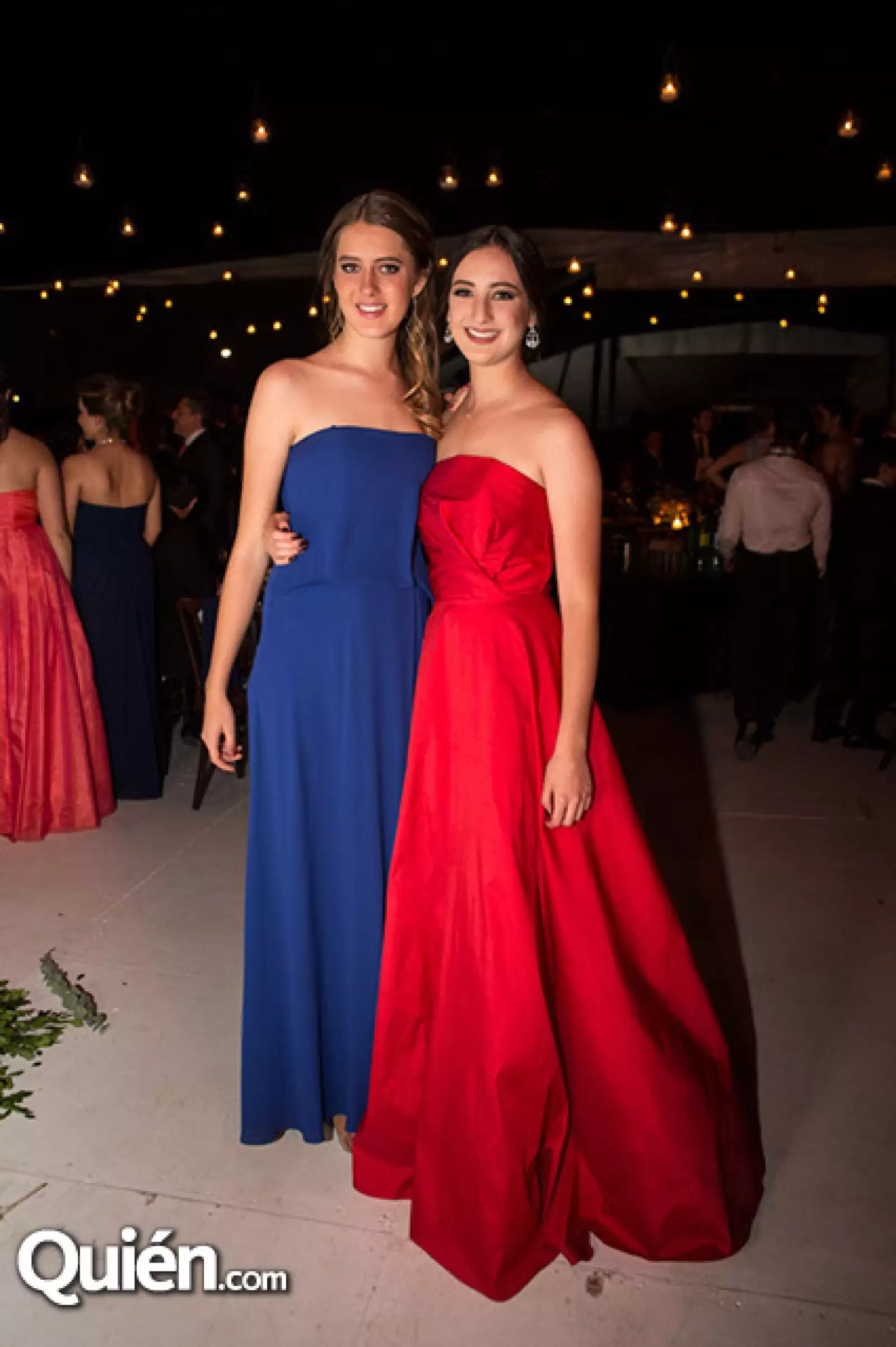 Ximena Rueda y Lorenza Torres en la graduación del Monteverde.