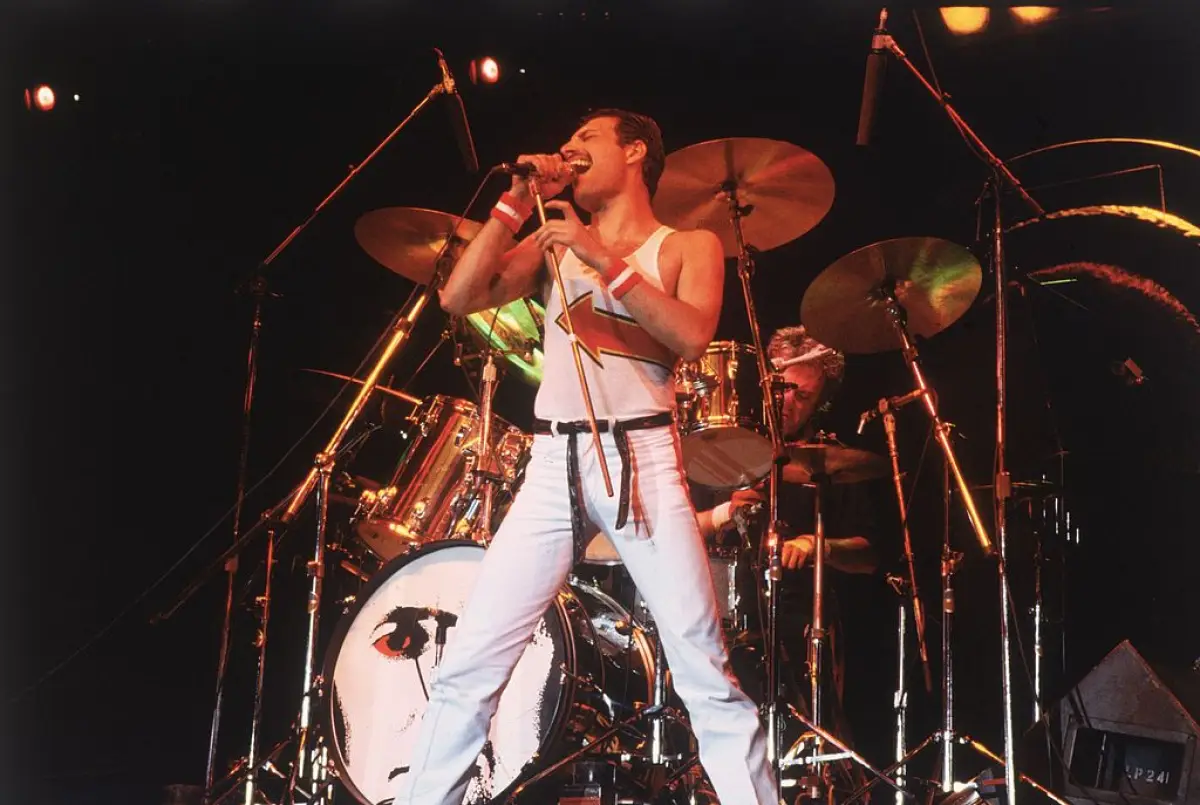 Freddie-Mercury-queen