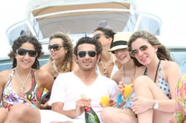 Acompañamos a un grupo de socialités tapatíos a Vallarta, donde disfrutaron de los últimos días de las vacaciones en un exclusivo yate y en el Hotel des Artistes. Fueron invitados por Thomas Sabo.