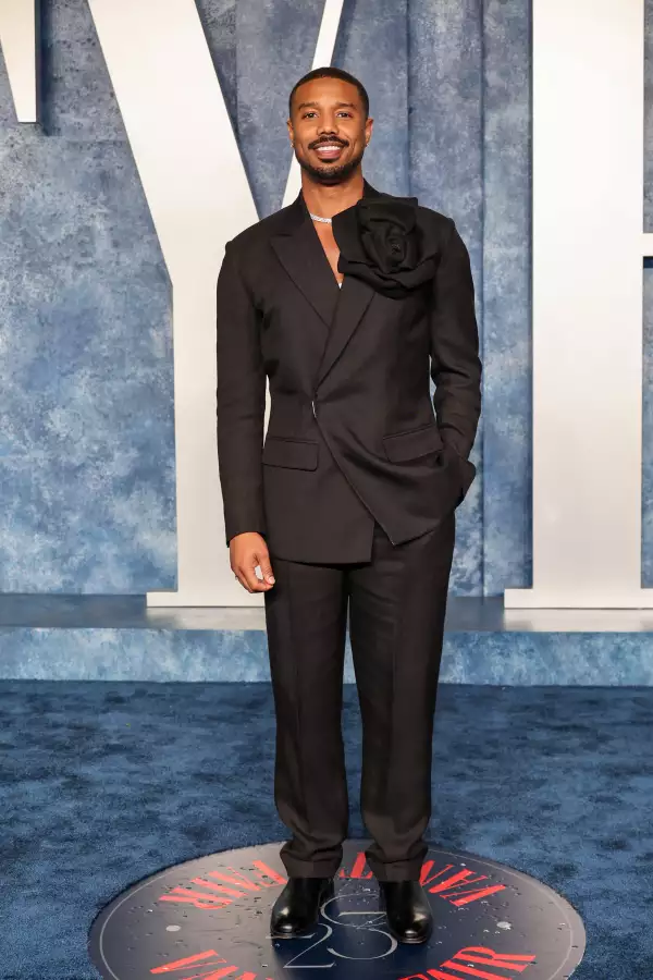 Michael B. Jordan en el after party de Vanity Fair 2023.