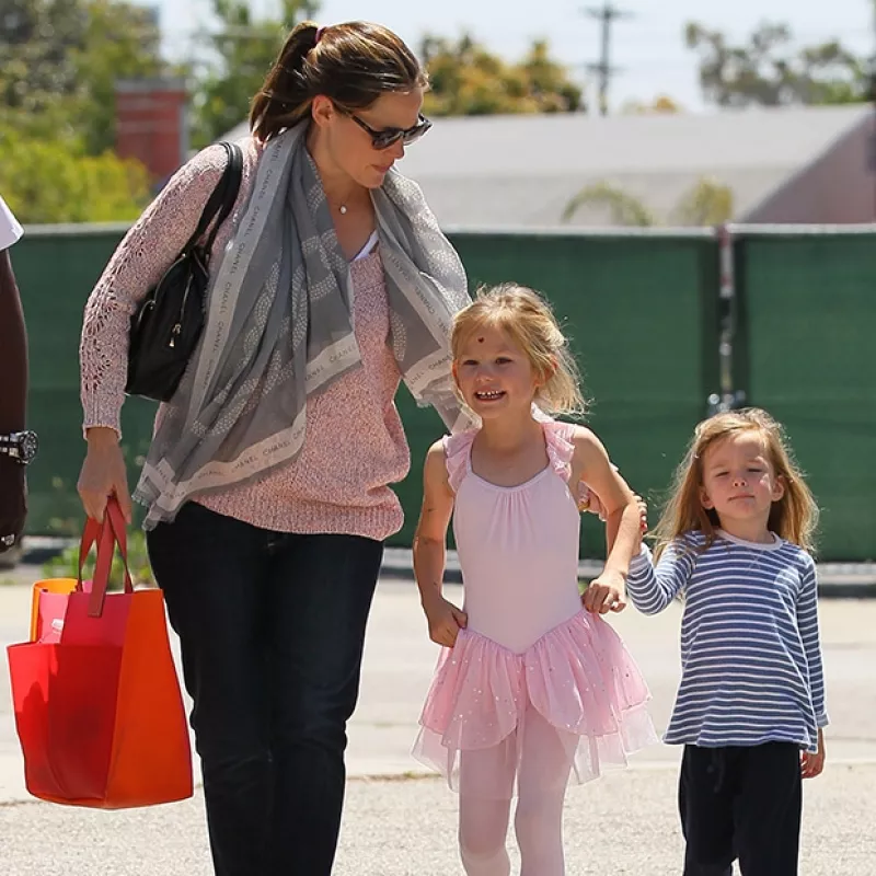 Una revista reconoció el gran amor y dedicación que tiene por sus pequeños. Ha logrado compaginar perfectamente su rol de madre con el de estrella de cine.