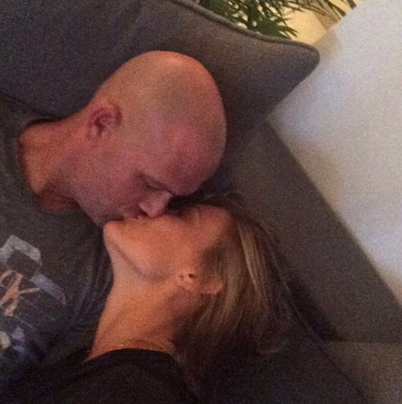 Bar refaeli compartió esta foto con su novio en noviembre de 2014. Junto a la imagen escribió: "Good night #nofilter #notneeded ❤️".