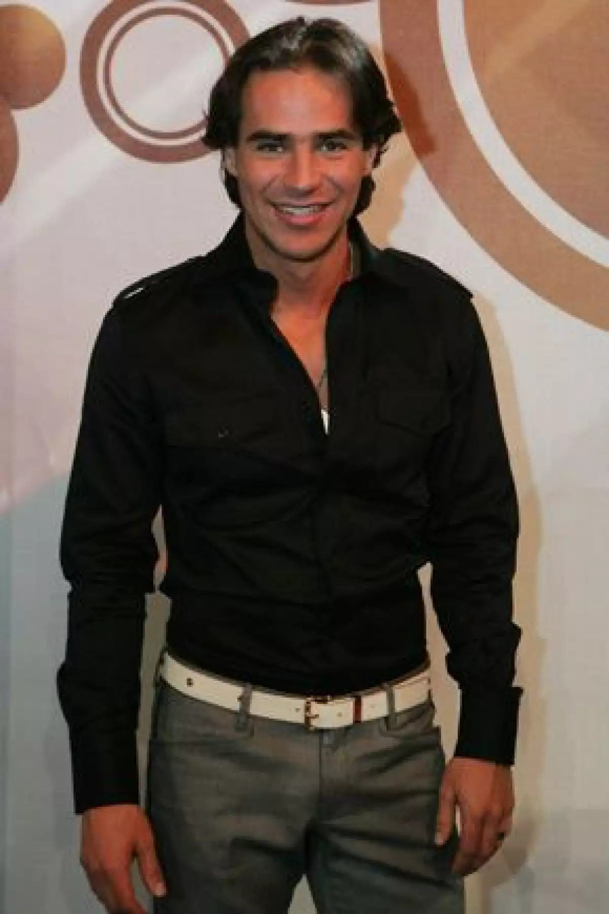 El actor dice encontrarse en un estado de equilibrio emocional óptimo que le permite ver hacia adelante y aseguró que sigue creyendo en el amor y en el matrimonio.