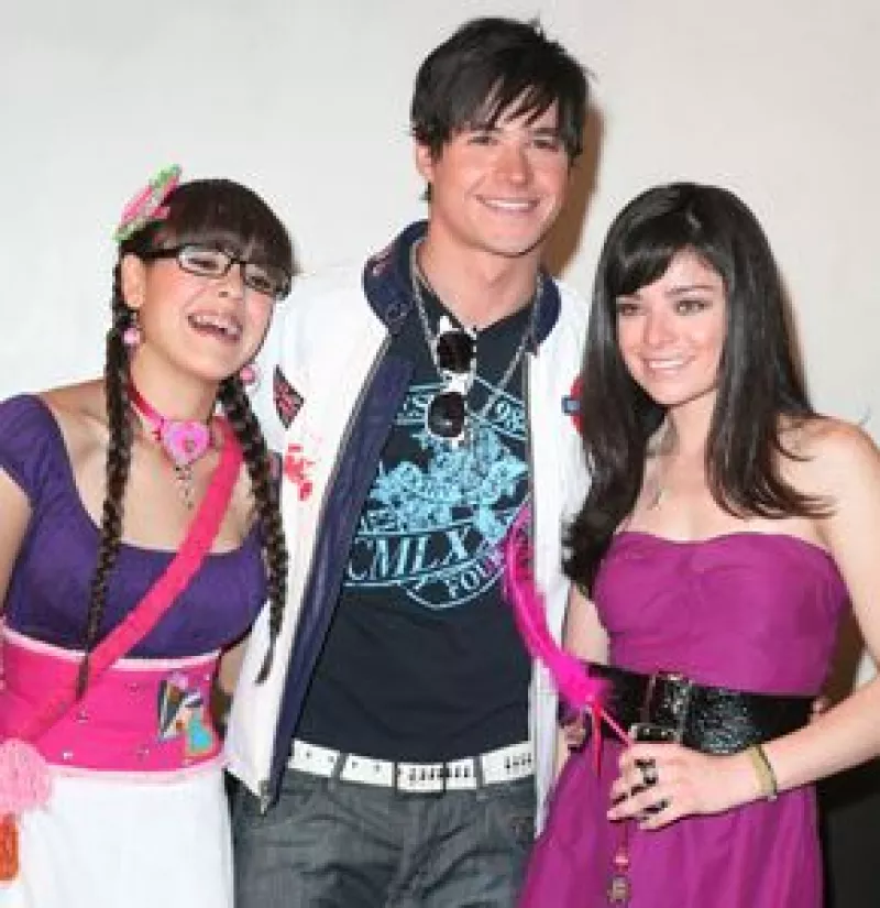 Luis de Llano, productor ejecutivo de Atrévete a soñar, informó que además de realizar una serie de
cinco conciertos en el Auditorio Nacional, la telenovela se extenderá a 500 capítulos.