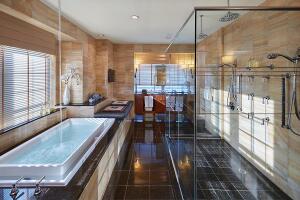 washington-2018-suite-presidential-suite-bathroom.jpeg
