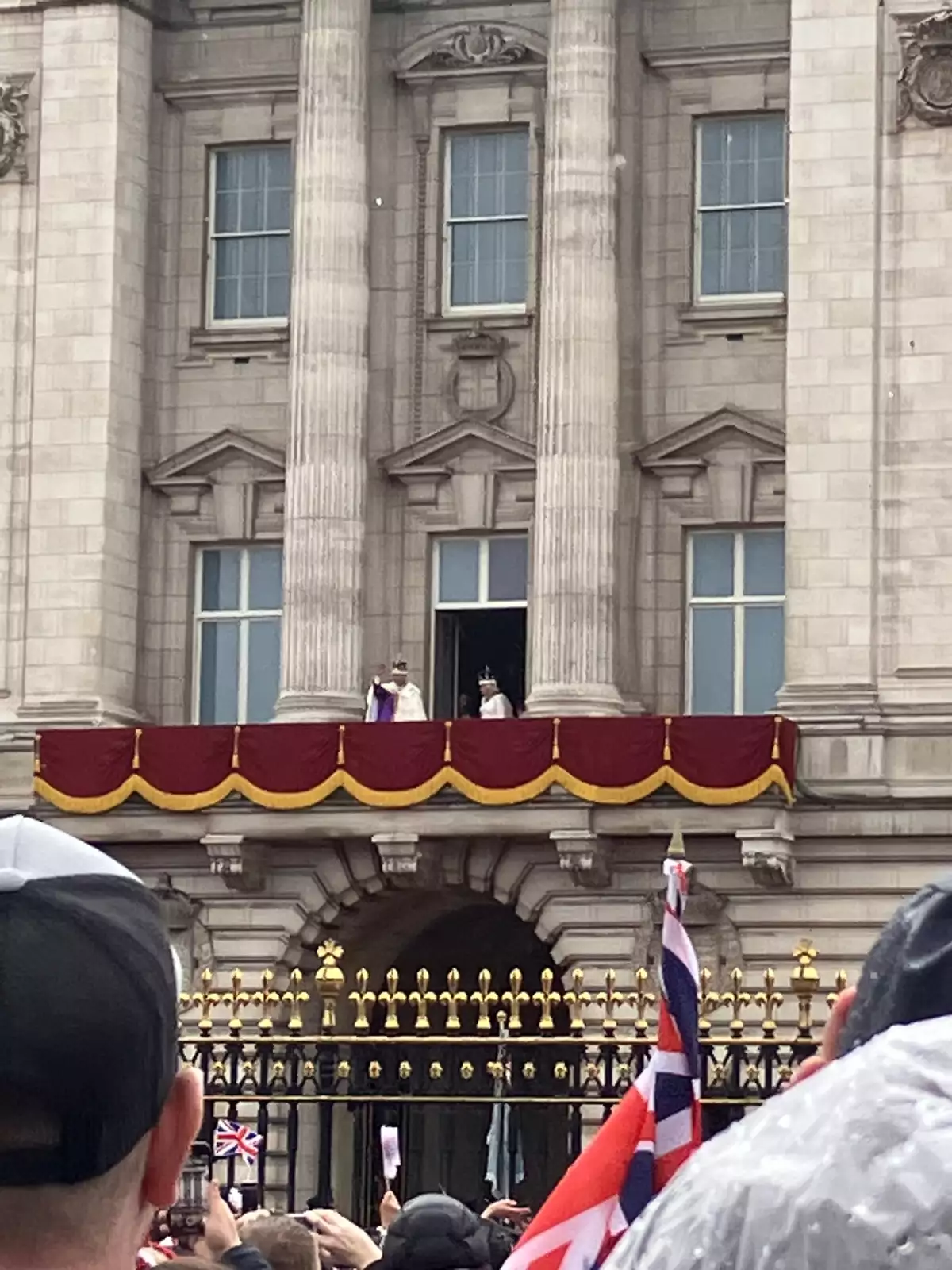 El rey Carlos III y la reina Camila convocaron a miles