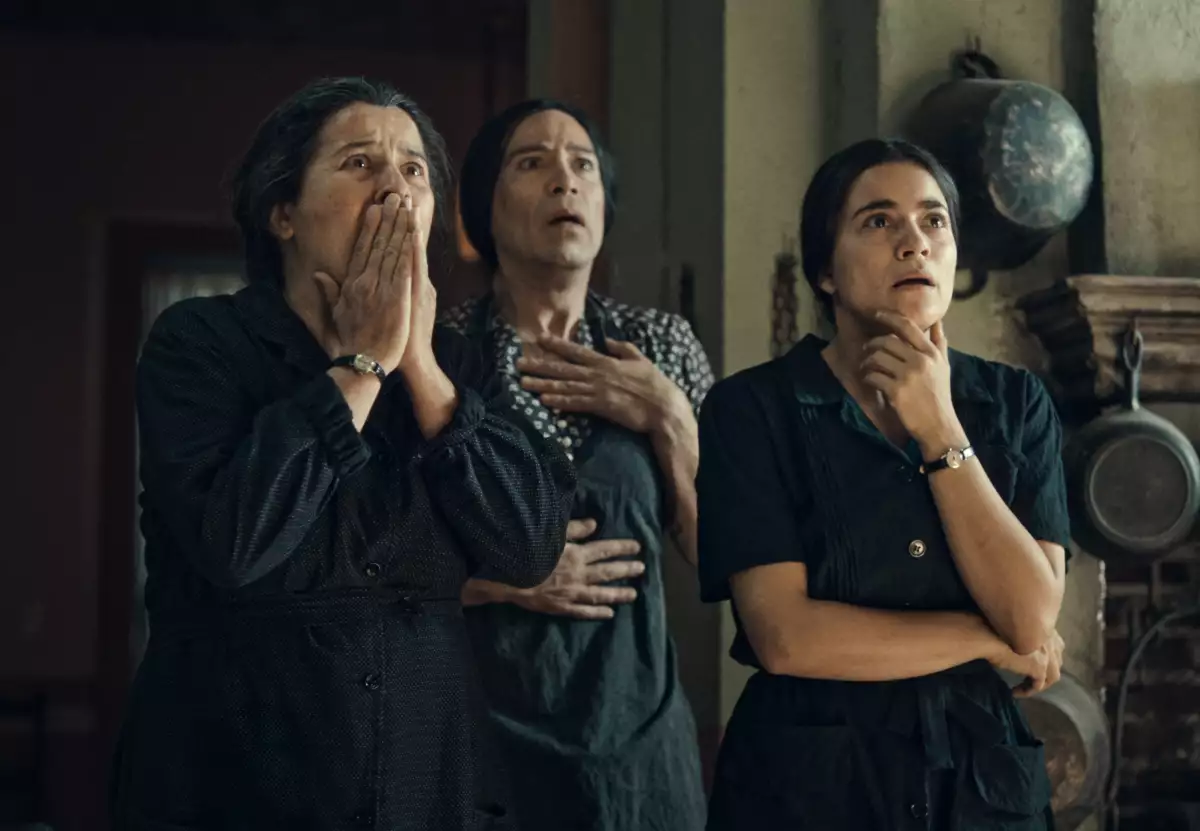 Arcelia Ramírez, Paulina Gaitán y Mauricio Isaac en Las Muertas. 