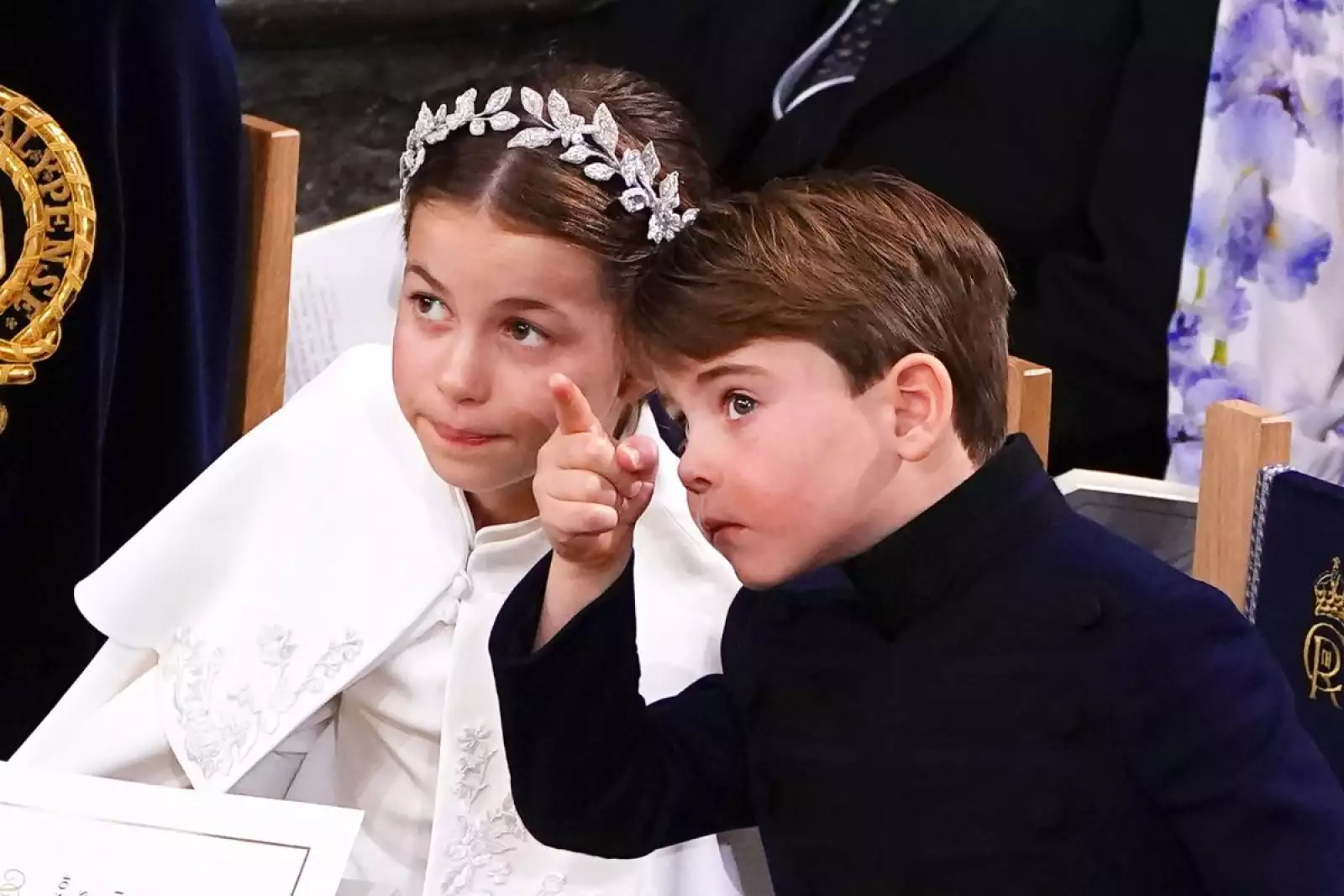 Miembros de la Familia Real Británica en la coronación del rey Carlos III