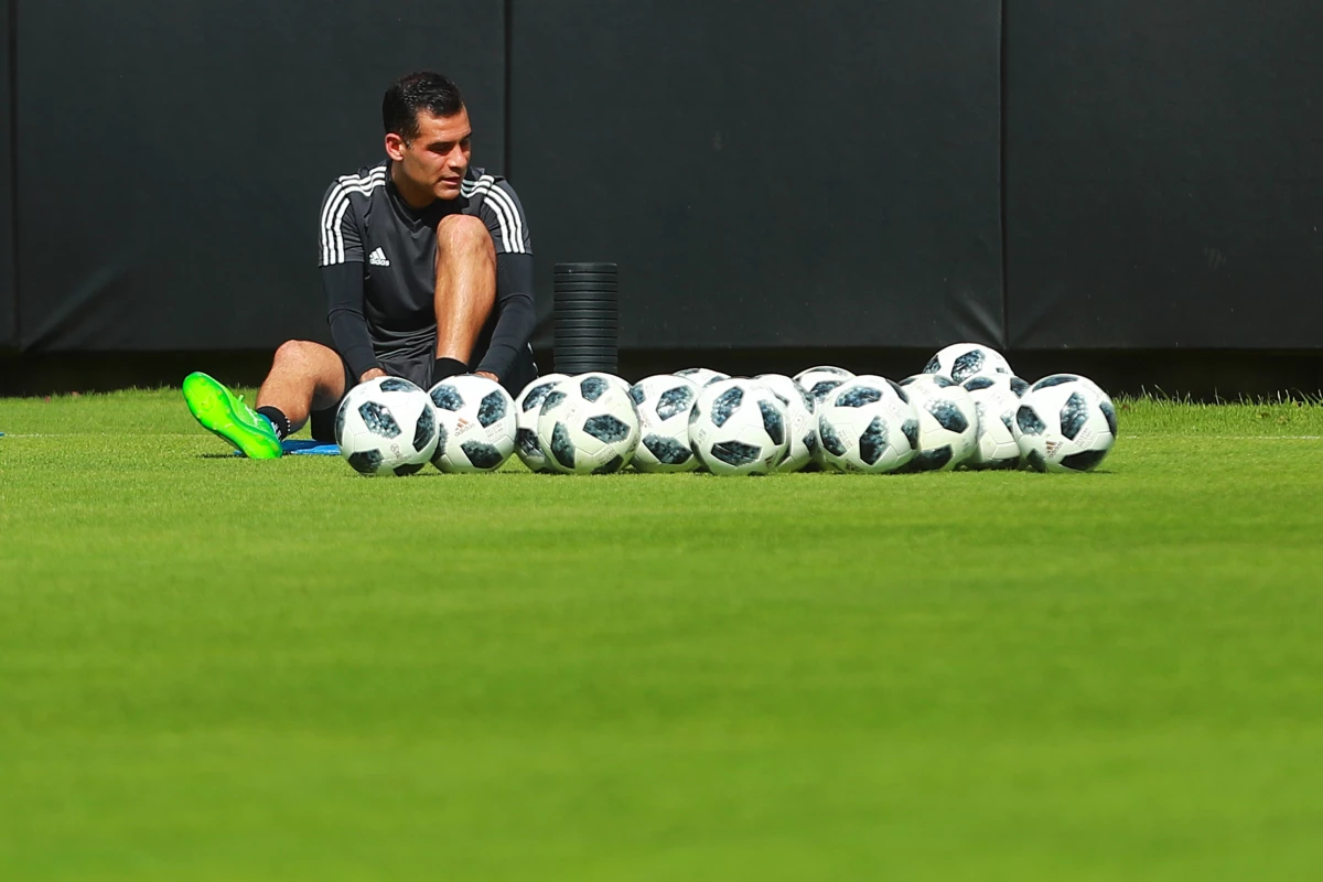 Rafa Márquez recibe emotiva visita en la concentración de la Selección