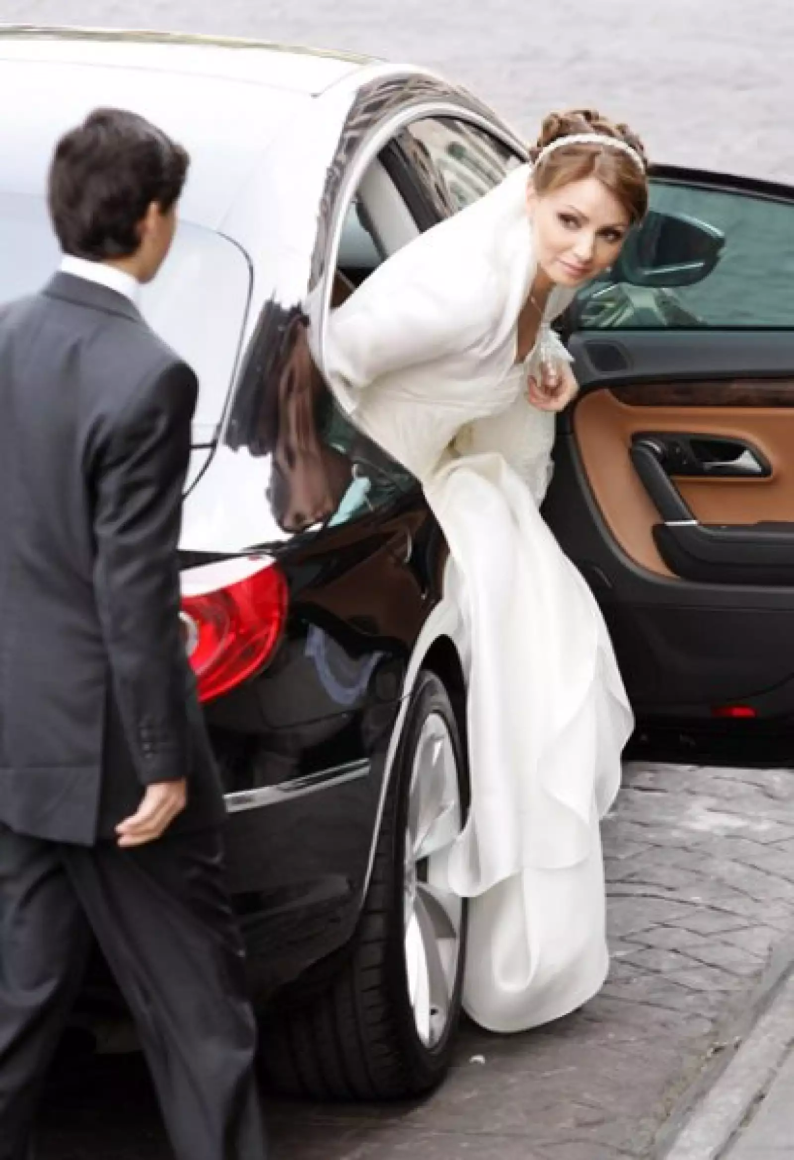 Angélica Rivera llega a la Catedral.