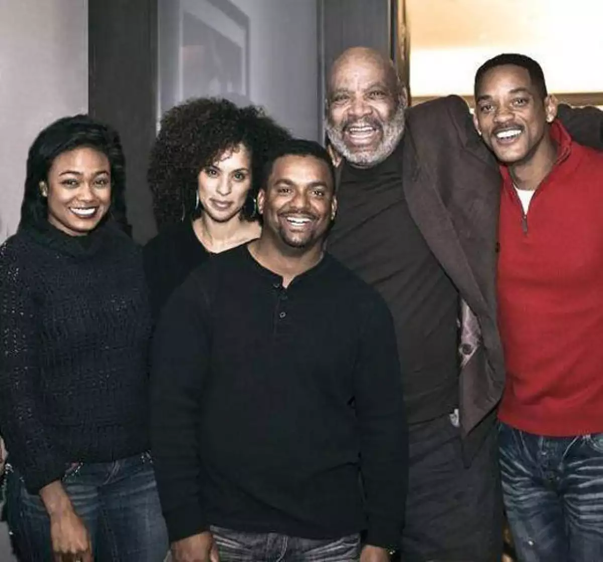 Smith compartió a través de Facebook una fotografía de la última vez que se reunió con James Avery, fallecido el 31 de diciembre, y el elenco de "El príncipe del rap".