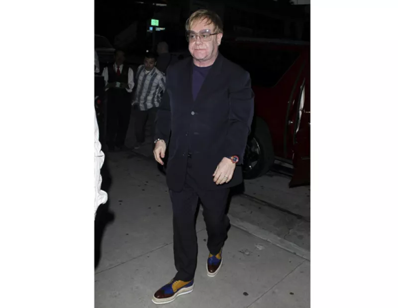 El pasado viernes, el músico tuvo que cancelar tres funciones en Las Vegas tras ser ingresado de urgencia a un hospital en Los Ángeles. A casi una semana de tratamiento su estado ha mejorado.