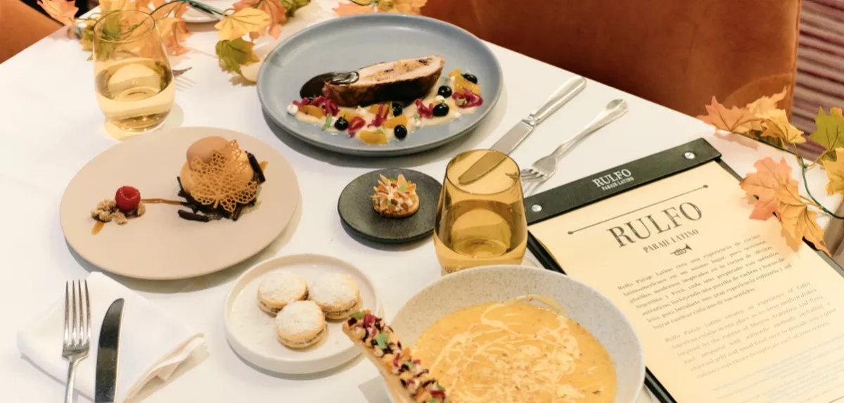 Foto de una mesa del restaurante Rulfo con los platillos que conforman el menú de Thanksgiving 2024