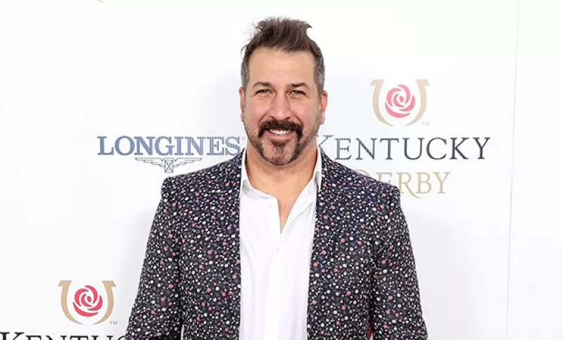 Joey Fatone, ex integrante de la boy band de los 90, ahora será empresario, al abrir una franquicia de hot dogs en Florida.