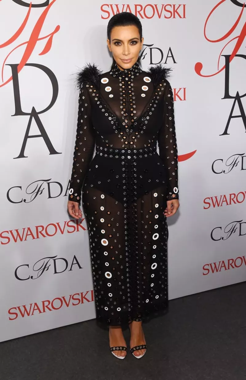 La empresaria lució en los premios CFDA un revelador diseño de Proenza Schouler, después de que se revelara que está embarazada por segunda ocasión.