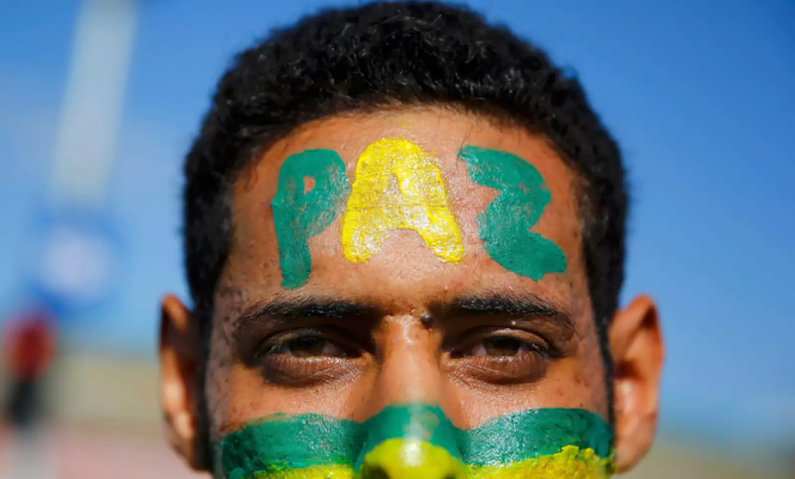 Miles de brasileños esperan la inauguración del evento que registró años de retrasos en la construcción y sobrecostos.