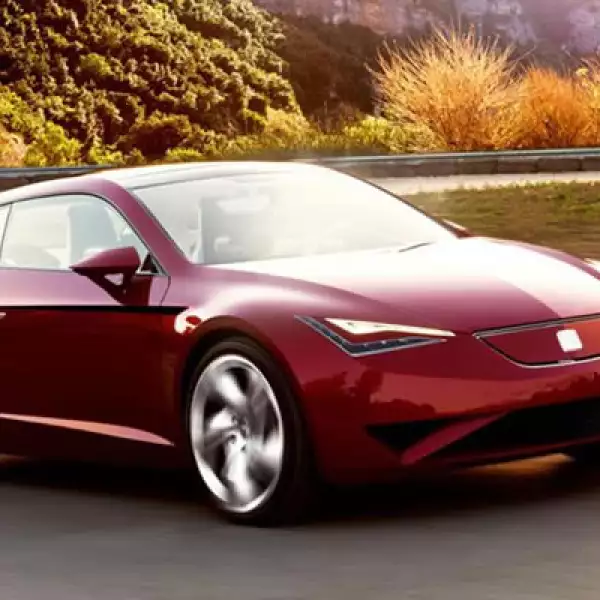 El sistema de propulsión de este vehículo es eléctrico con un motor de 102 hp que gracias a una estructura ligera de solo 1,100 kg, garantiza buen nivel de rendimiento con una velocidad máxima de 160 km/h.