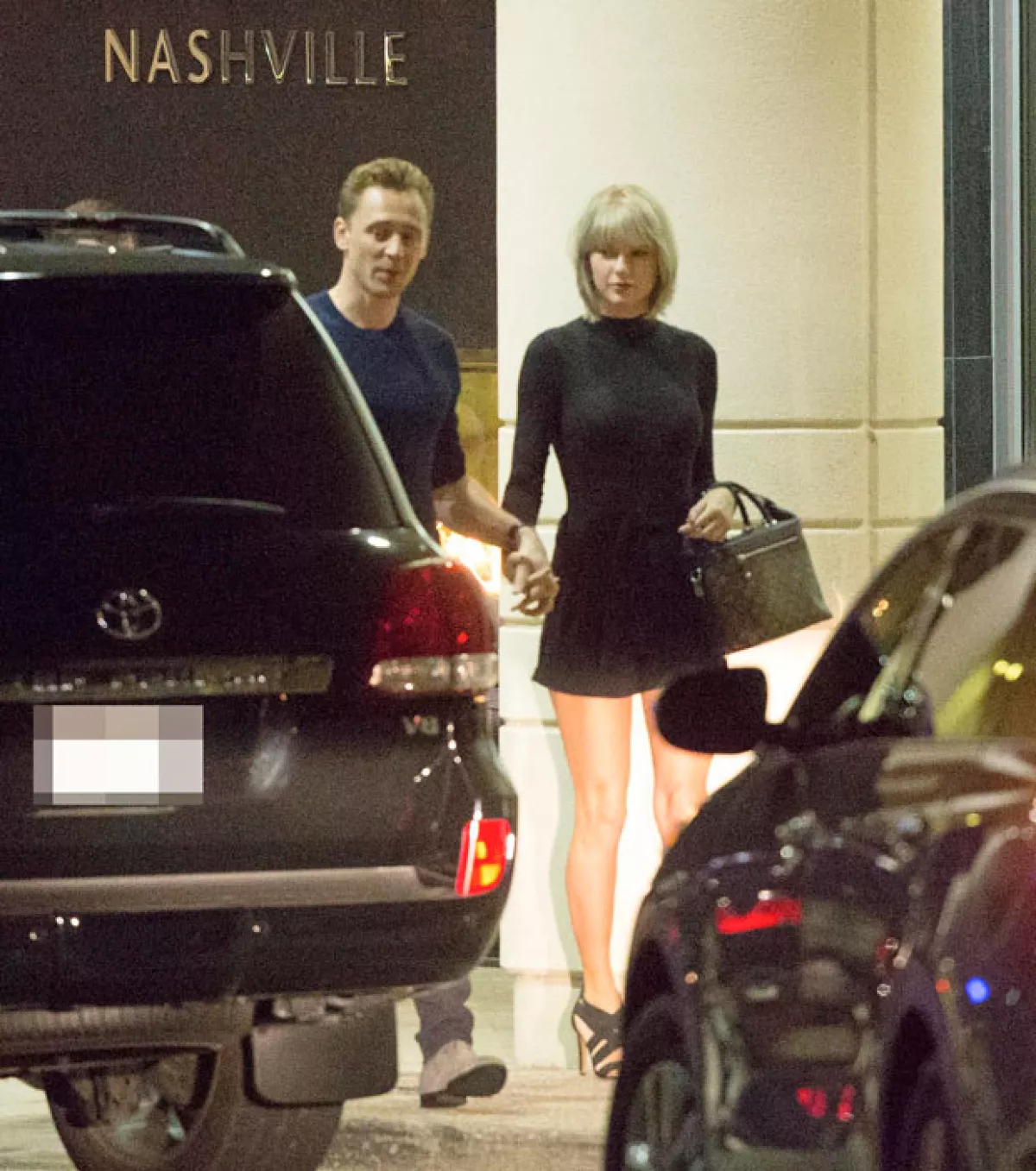 En Nashville, Tom conoció a los padres y a los amigos de Taylor.