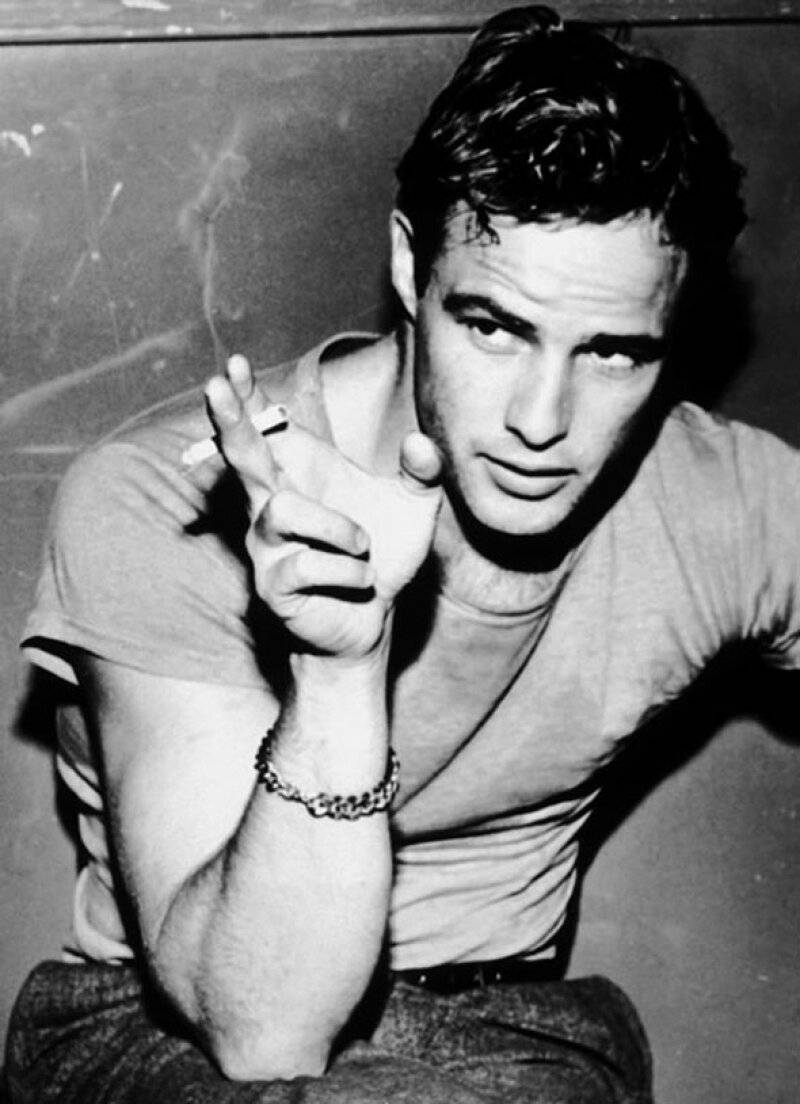 Marlon Brando otro talentoso chico malo que nos robó el corazón. Recibió múltiples reconocimientos por sus logros actorales, entre ellos dos premios Oscar, dos Globo de Oro y tres BAFTA.