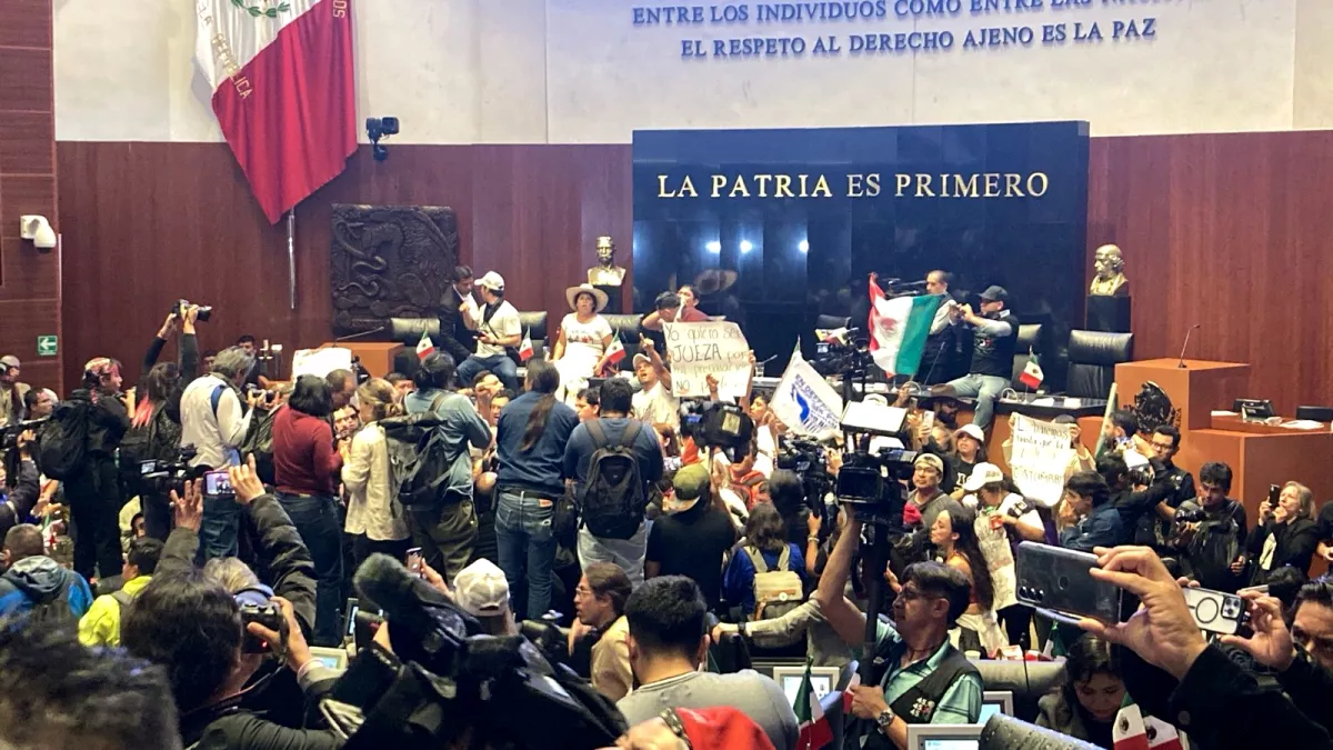 Manifestantes toman el Senado; sesión de Reforma Judicial va a receso