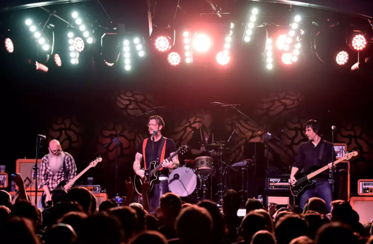 El grupo Eagles Of Death Metal aún no logra asimilar lo ocurrido el viernes 13 de noviembre, sin embargo los han mandado mensajes para los familiares de las víctimas, incluyendo miembros de su staff.
