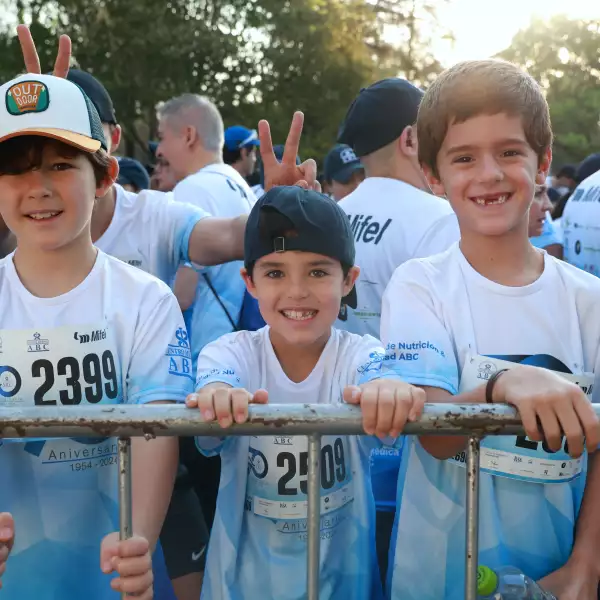 Jerónimo y Santiago Velásquez con Gerardo Gómez 