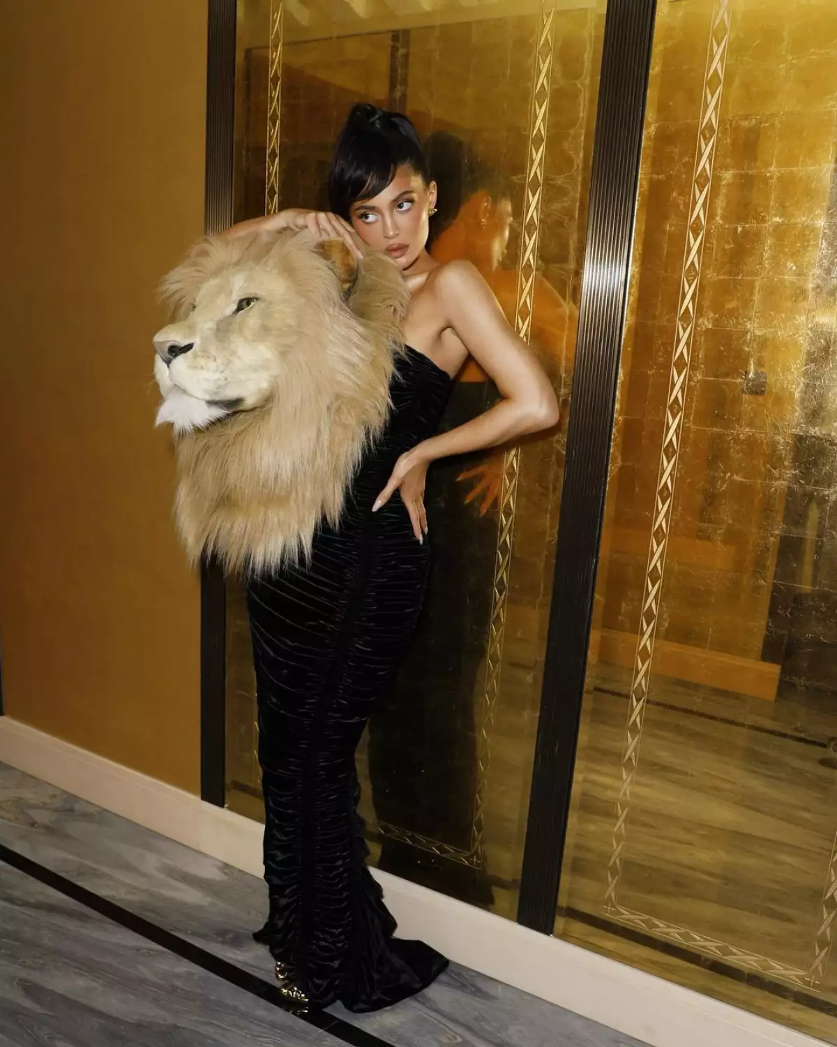 kylie jenner schiaparelli leon