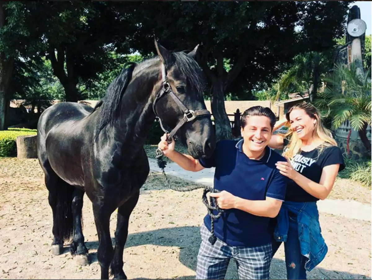 La pareja mantiene una relación estable desde hace varios años.