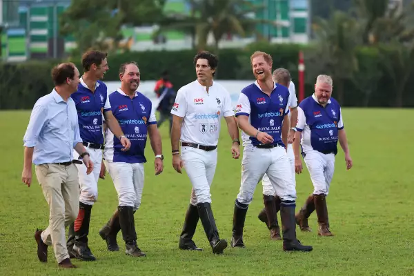 El príncipe Harry se reencuentra con su amigo Nacho Figueras en gira por Asia
