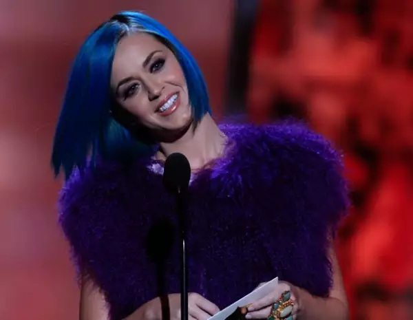 Katy Perry reapareció en el Bridgestone Super Bowl XLVI Pregame Show.