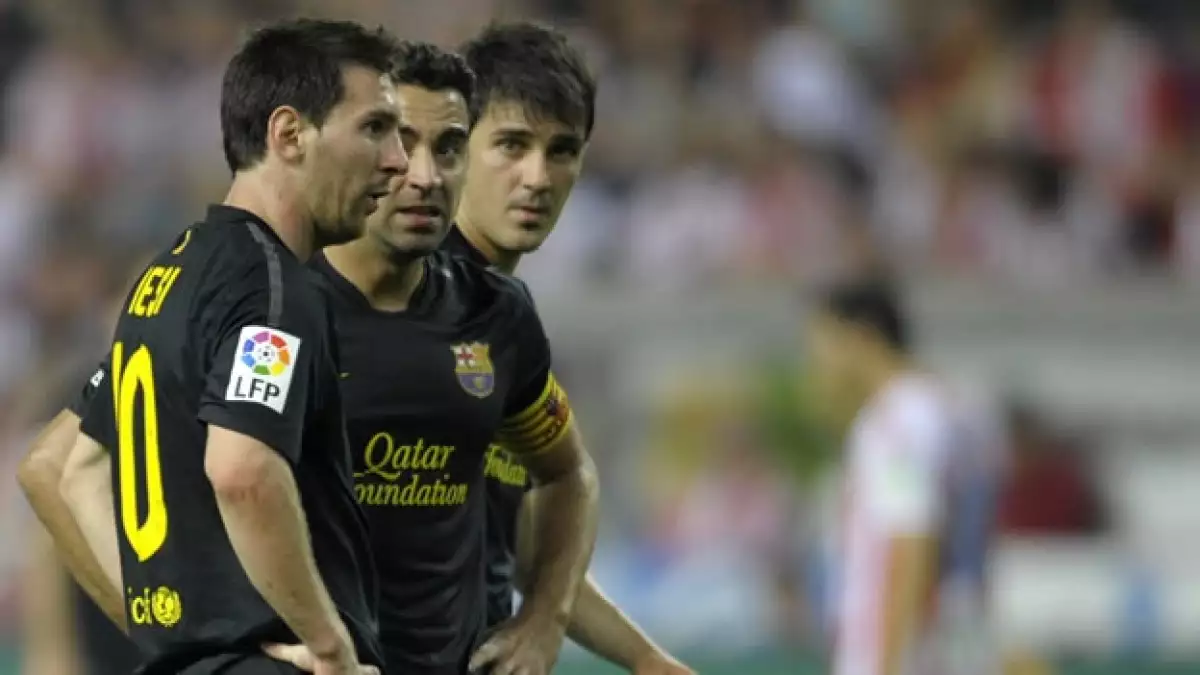 Messi conversa con Xavi y Villa