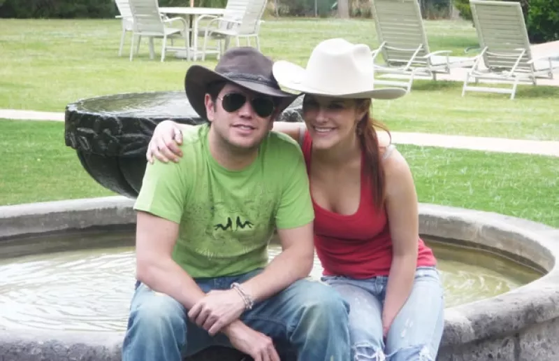 La pareja se conoció en una cita a ciegas en la que ninguno de los dos quería asistir. Hoy están a pocos meses de celebrar su boda.