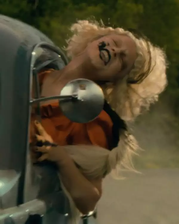 The Bride!, escrita y dirigida por Maggie Gyllenhaal, revisita el mito del monstruo de Frankenstein y su compañera