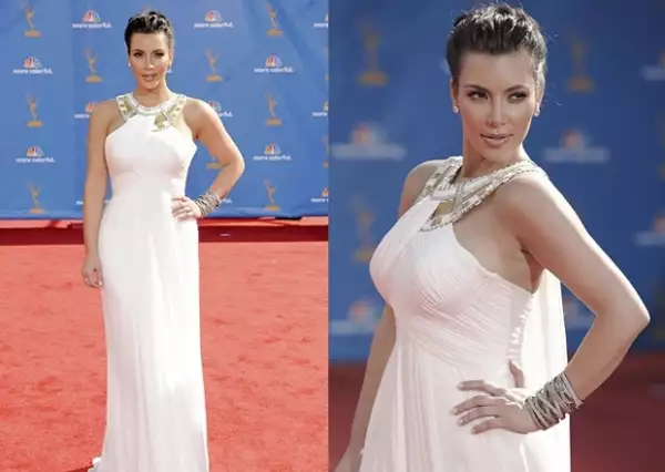 Kim usó un vestido Marchesa en los Emmy.