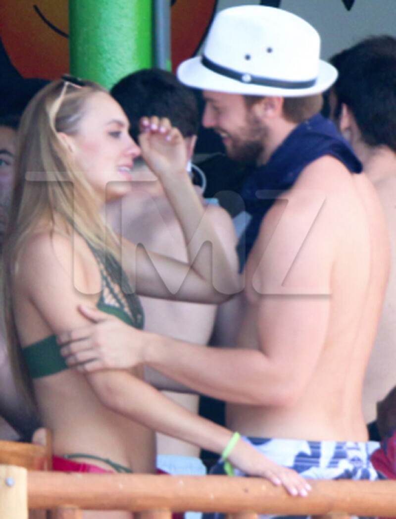 Patrick fue visto esta semana de sprink break en Los Cabos con esta mujer.