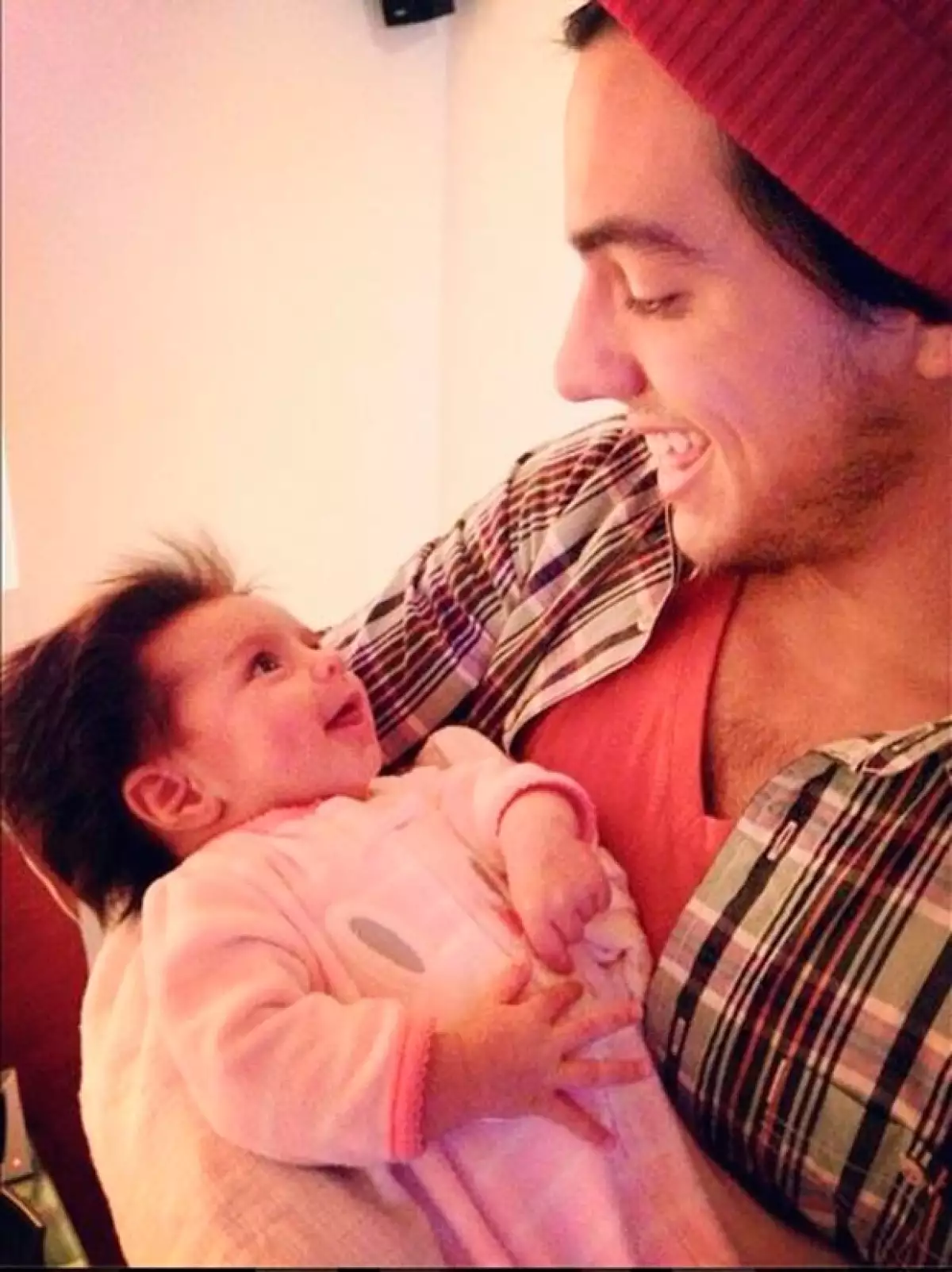 Aunque es muy pequeñita, ya se nota el parecido familiar entre Aitana y Vadhir.