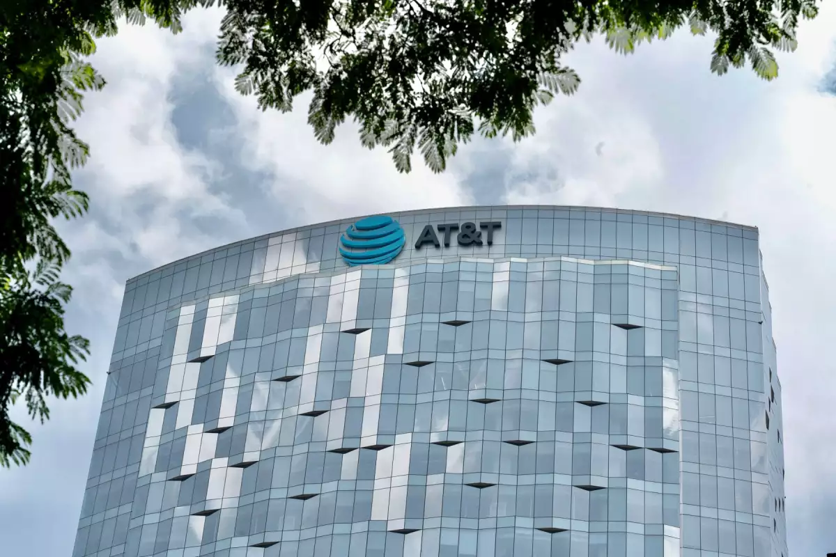 Versiones de venta de AT&T se dan en medio de presiones de EU