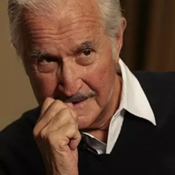 La entrevista se llevó a cabo en Beverly Hills con motivo de los 50 años de la publicación de su primer novela.
