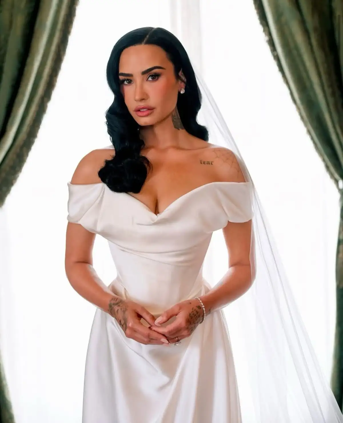 demi-lovato-vivienne-westwood