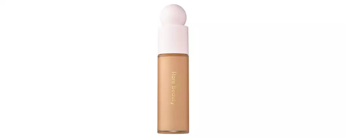 RARE BEAUTY-iluminador-highlighter-contour-contouring-complexion-bella hadid-maquillaje-makeup-truco.jpg