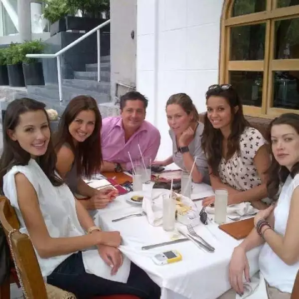 Xuxú sigue con sus proyectos de modelaje con otras de sus paisanas brasileñas y su novio la acompaña a sus reuniones.