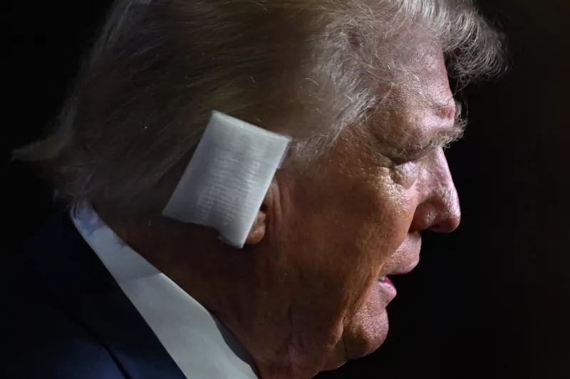 El candidato presidencial republicano y expresidente Donald Trump asiste al Día 1 de la Convención Nacional Republicana (RNC), en el Foro Fiserv en Milwaukee, Wisconsin, EE. UU., el 15 de julio de 2024.