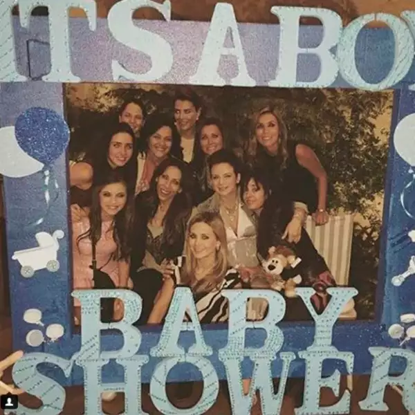 Silvia junto a grandes amigas.