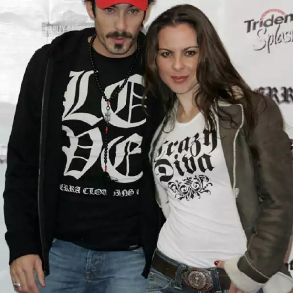 Su noviazgo por fin se hizo público luego de que se publicaran unas fotografías de la pareja besándose en Los Ángeles.